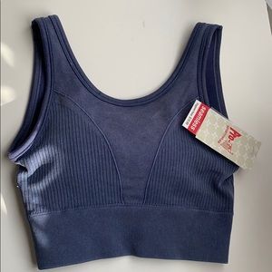 Seamless sports bra